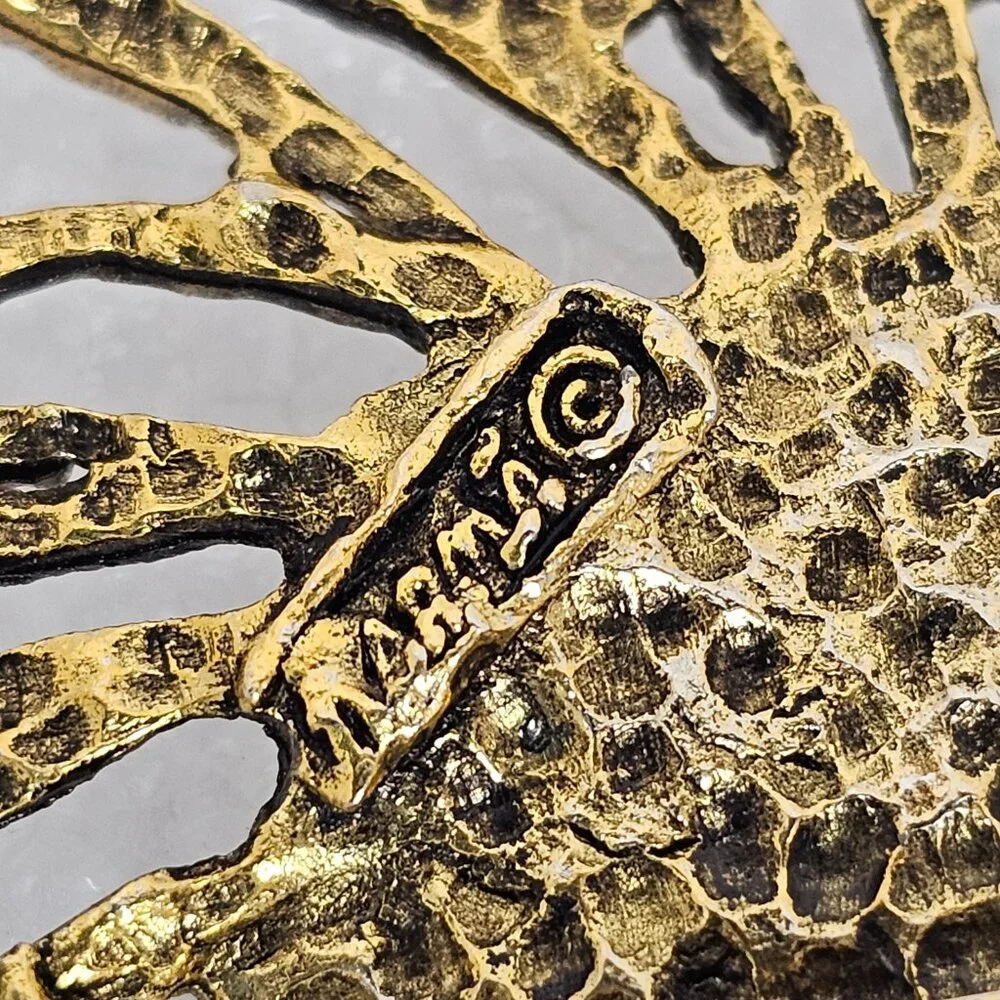 Vintage Gold‎ Tone Scarf Clip Signed Karma Flower Rhinestone Layered Textured